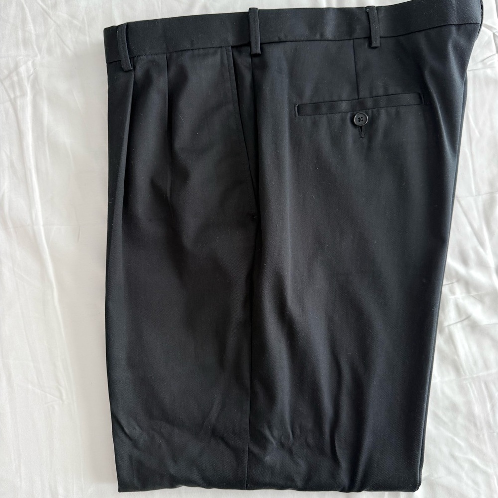 Haggar Men's Black Khaki Chinos